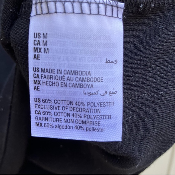 Karen Scott 3/4 sleeve black Christmas t shirt medium cat dog mistletoe - Picture 4 of 4